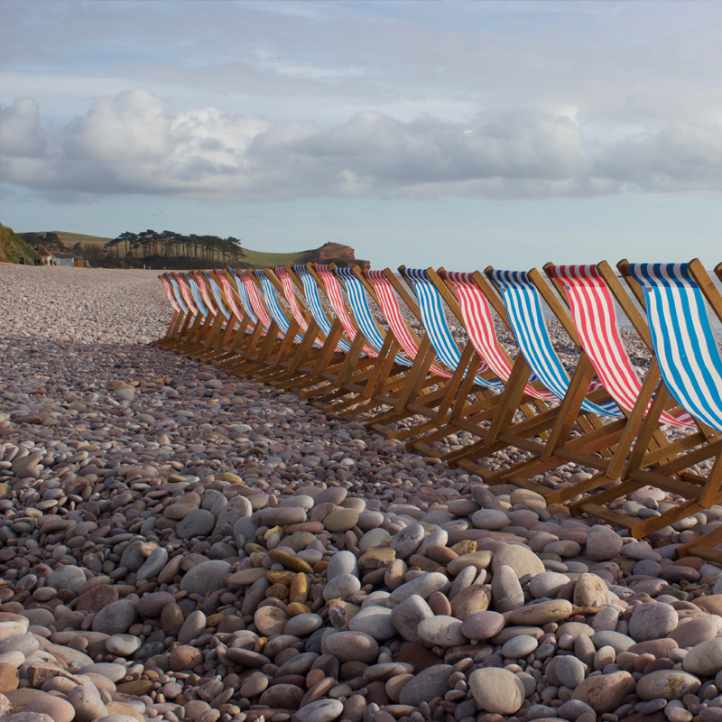 Traditional Red Striped Deckchair 3